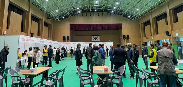 ▲ 영양군 입암면 지역사회보장협의체(민간위원장 강영길)는 5일 입암면 문화체육센터에서 어려운 이웃을 돕기 위한‘입암 愛 나눔 한마당 대잔치’를 개최했다.ⓒ영양군