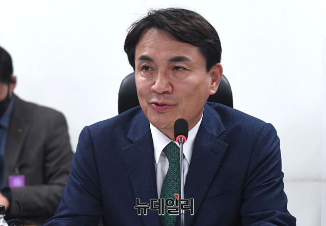 ▲ 김진태 강원도지사가 지난해 11월 10일 오전 국회 의원회관에서 열린 강원도·국회의원협의회 국비확보 대책 간담회에서 발언을 하고 있다. ⓒ이종현 기자