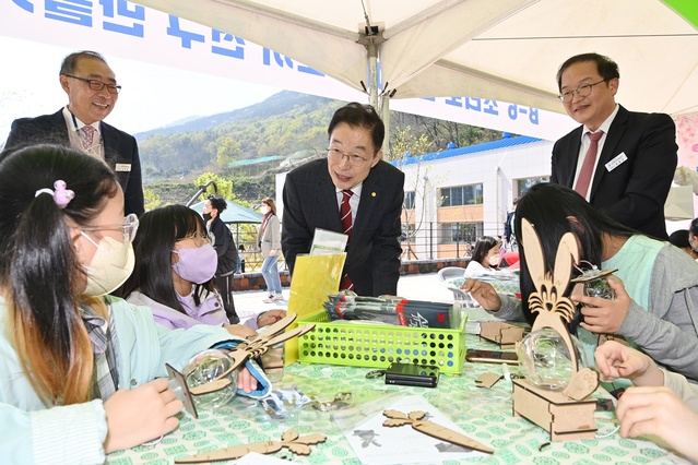 ▲ 경북교육청(교육감 임종식)은 지난 7일과 8일 경상북도교육청 남부메이커교육센터와 경산발명교육센터가 함께 남부미래교육관에서 2023 융합축제 ‘발명해봄! 메이커해봄!’ 업사이클링 한마당을 개최했다.ⓒ경북교육청