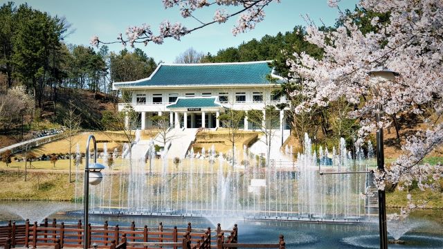 ▲ 청남대 대통령기념관 앞 분수대.ⓒ충북도