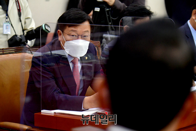 ▲ 정점식 국민의힘 법제사법위원회 간사가 지난해 10월 20일 오전 국회에서 열릴 법제사법위원회의 대검찰청에 대한 국정감사에서 의사진행발언을 하고 있다. ⓒ이종현 기자