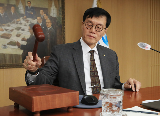 ▲ ⓒ한은. 이창용 한은 총재가 11일 오전 금융통화위원회 회의를 주재하고 있다.