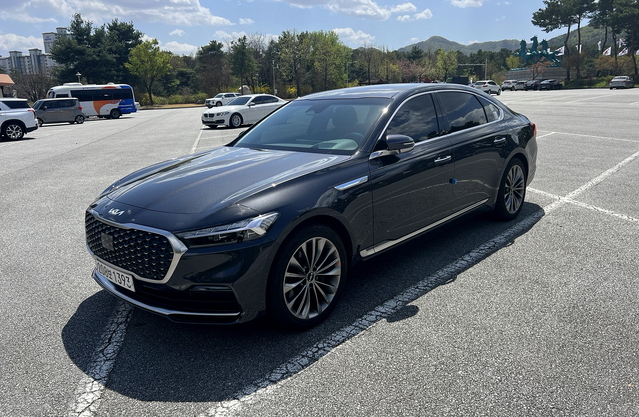 ▲ 이번에 시승한 기아의 플래그십 세단 K9 모습. ⓒ김재홍 기자