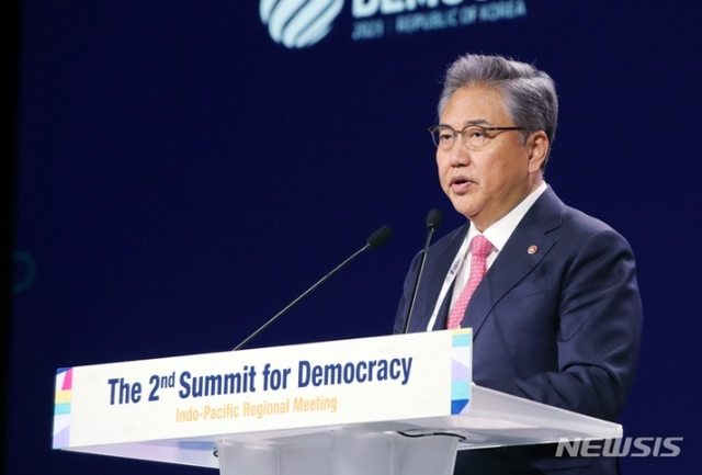 ▲ 박진 외교부 장관이 3월 30일 오전 서울 중구 신라호텔에서 열린 제2차 민주주의 정상회의 인태지역회의에서 개회사를 하고 있다. ⓒ뉴시스