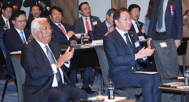 ▲ 12일 오전 서울 종로구 포시즌스호텔에서 열린 '한국-포르투갈 비즈니스 포럼'에 안토니우 코스타 포르투갈 총리, 최태원 대한상공회의소 회장이 참석했다. ⓒ대한상의