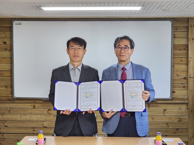 ▲ 영양군다문화가족지원센터는 지난 11일 다문화센터 교육장에서 (사)한마음 교육봉사단과 ‘다문화엄마학교’의 성공적 운영을 위한 업무협약을 체결했다.ⓒ영양군