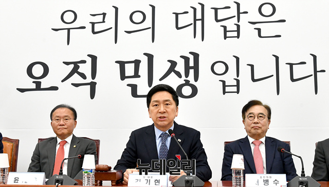▲ 김기현 국민의힘 대표가 12일 오전 국회에서 열린 당대표 및 최고위원 중진의원 연석회의에서 모두발언을 하고 있다.ⓒ이종현 기자