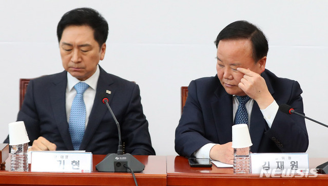 ▲ 김기현 국민의힘 당 대표와 김재원 최고위원이 지난달 30일 오전 서울 여의도 국회에서 열린 최고위원회의에 참석하고 있다. ⓒ뉴시스