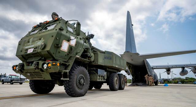 ▲ 일본 가네다 주일미군기지서 지난달 18일 전북 군산 공군기지로 전개된 하이마스(HIMARS). ⓒ미 공군 오산캠프 홈페이지