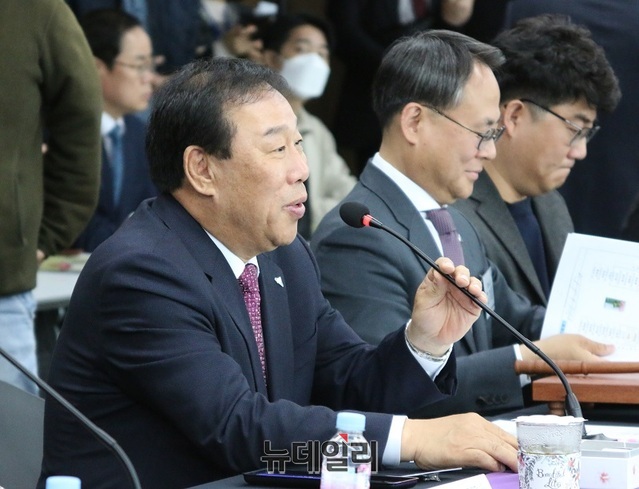 ▲ 13일 세종시청 대회의실에서 열린‘세종시-국민통합위-세종시의회’간 국민통합 증진을 위한 업무협약에서 최민호 세종시장이 인사말을 하고 있다.ⓒ이길표 기자