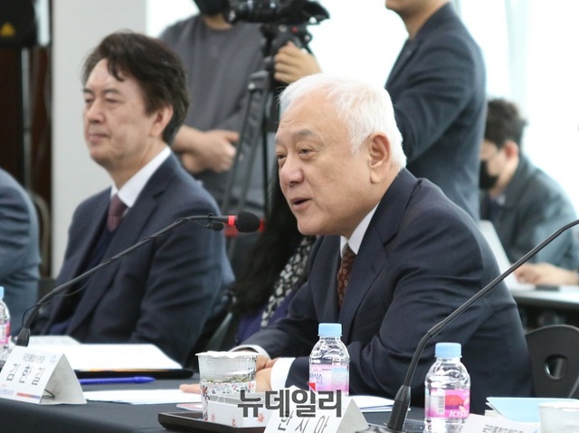 ▲ 13일 세종시청 대회의실에서 열린‘세종시-국민통합위-세종시의회’ 간 국민통합 증진을 위한 업무협약에서 김한길 국민통합위원장이 인사말을 하고 있다.ⓒ이길표 기자