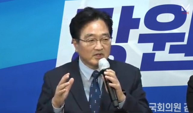 ▲ 우원식 더불어민주당 의원이 14일 민주당 중앙당사 2층 당원존에서 열린 '2023 버스에서 내려와, 당원과의 대화'에 참석해 발언하고 있다.ⓒ유튜브 채널 '델리민주' 갈무리