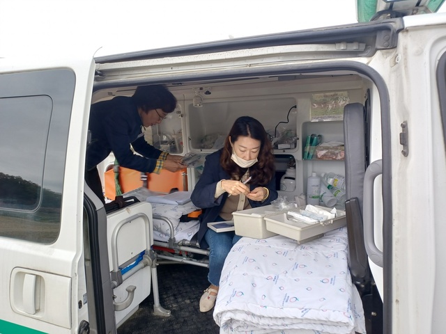 ▲ 영주시보건소 직원들이 구급차 운용 실태 현장 점검을 하고 있다.ⓒ영주시
