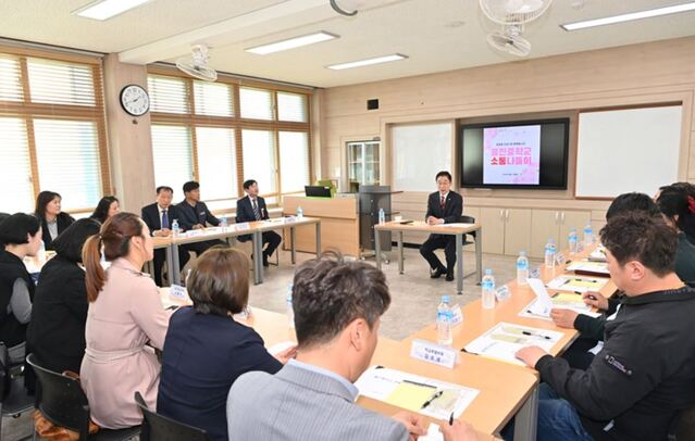 ▲ 임종식 경북교육감은 지난 11일 울진중학교 방문을 시작으로 소통나들이를 재개했다.ⓒ경북교육청