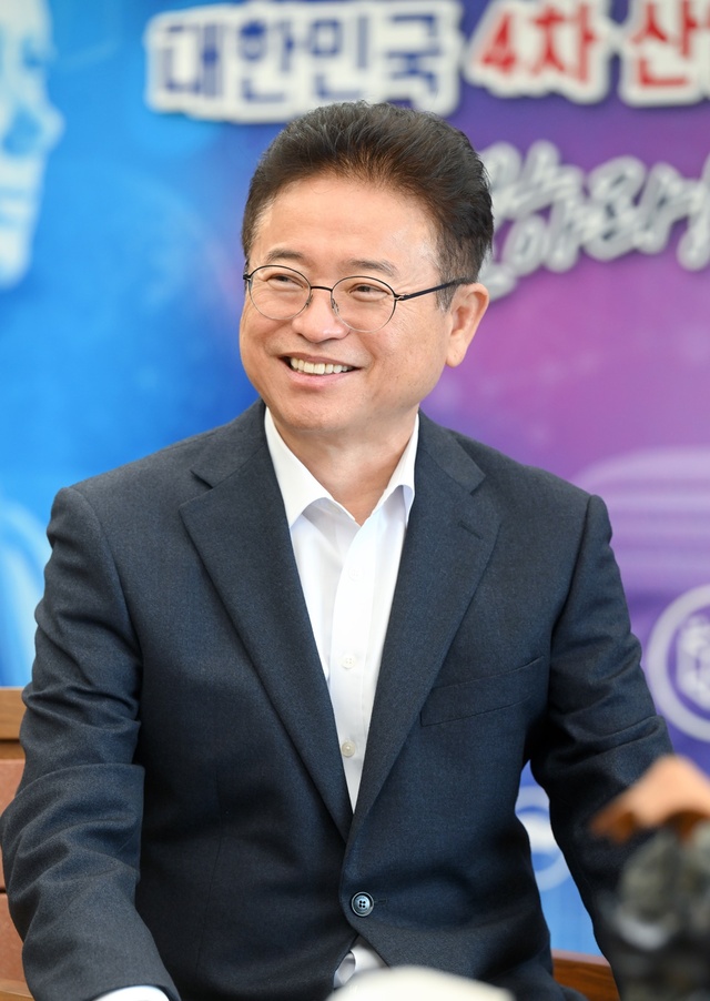 ▲ 이철우 경북도지사는 공약실천계획평가에 대해 “공약은 도민과의 천금같은 약속이다. 성실하게 공약을 이행하고 추진상황을 함께 공유하면서 ‘경북의 힘으로 새로운 대한민국’을 만드는데 최선을 다하겠다”고 밝혔다.ⓒ경북도