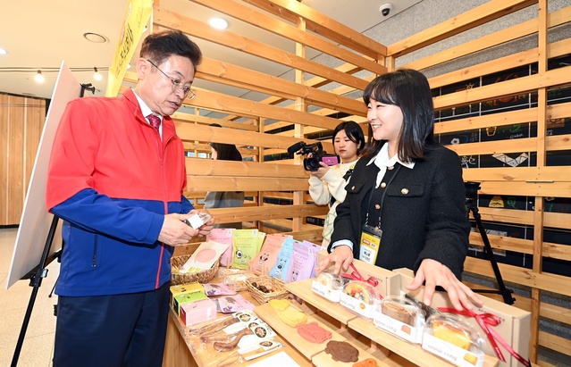 ▲ 안은진 애니콩 대표는 믿을 수 있는 지역의 친환경 농작물을 사용한 펫푸드 상품 개발이 애견인들의 마음을 사로잡고 지역 농가들과도 상생할 수 있게 된 것이 사업 성공의 바탕이 됐다고 말했다.ⓒ경북도