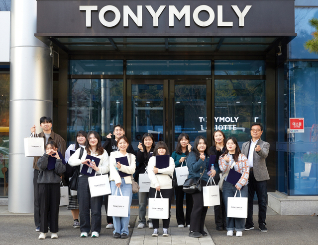 ▲ 신제품 품평회 진행 후 기념 사진 장면.ⓒ대구한의대