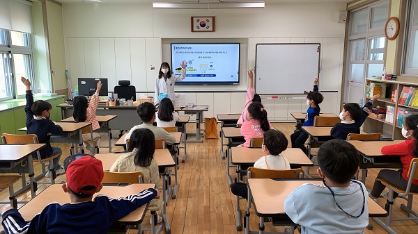 ▲ 충남 부여군보건소가 오는 19일부터 관내19개 초․중학교 학생1,554명을 대상으로‘청소년 구강건강교실’을 운영한다.ⓒ부여군