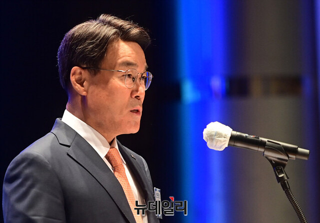 ▲ 최정우 회장이 작년 철의 날 행사에서 발언하는 모습. ⓒ뉴데일리DB