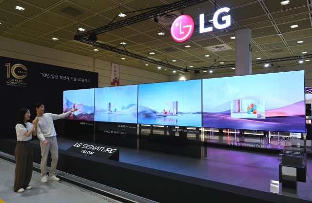 ▲ 'LG 시그니처 올레드 M'(우측 첫번째) LG 올레드 에보. ⓒLG전자