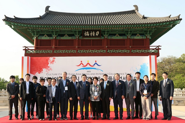 ▲ 경주시가 한·중·일 3개국 주요 언론인 및 인플루언서, 지역 문화 전문가 등을 초청한 ‘동아시아 문화도시 미디어 및 인플루언서 투어’를 20일부터 2박 3일 간의 일정으로 개최하고 있다.ⓒ경주시