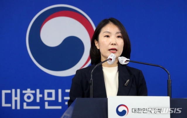 ▲ 이효정 통일부 부대변인이 14일 오전 서울 종로구 정부서울청사에서 북한 탄도미사일 발사와 관련한 질문에 답하고 있다. ⓒ뉴시스