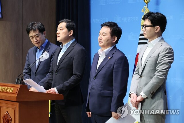 ▲ 박대출 국민의힘 정책위의장이 23일 오후 국회 소통관에서 당·정 전세사기대책 협의 결과를 브리핑하고 있다. 왼쪽부터 김주현 금융위원장, 박 정책위의장, 원희룡 국토교통부 장관, 한동훈 법무부 장관. ⓒ연합뉴스