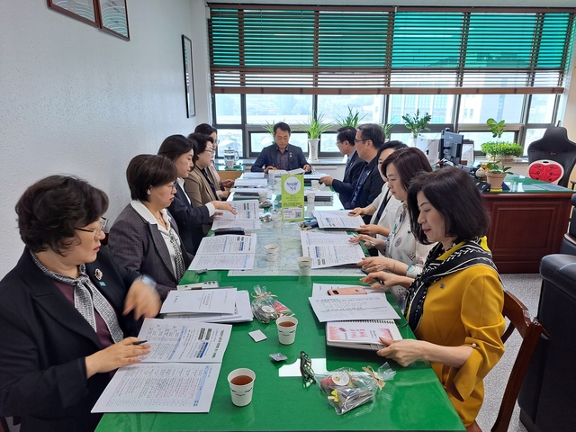 ▲ 칠곡군은 행정복지국 국장 주재하에 청렴도 향상을 위한 다양한 의견을 주고 받는 청렴 소통간담회를 가졌다.ⓒ칠곡군