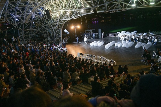 ▲ 지난해 세종호수공원에서 에술 공연을 선보이고 있다.ⓒ세종시