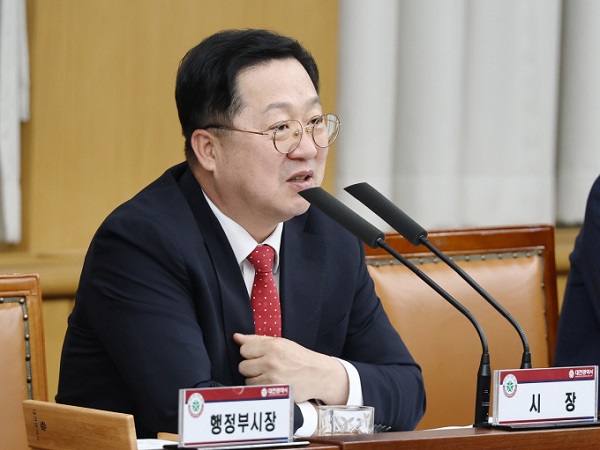 ▲ 이장우 대전시장이 대전 도시철도 2호선 내년 상반기 착공 입장을 밝히고 있다. ⓒ대전시