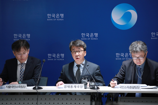 ▲ 신승철 한국은행 경제통계국장이 25일 오전 서울 중구 한국은행에서 2023년 1/4분기 실질 국내총생산(속보)의 주요 특징을 설명하고 있다.ⓒ 한국은행