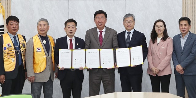 ▲ 청주시, 충북대병원, 상당라이온스클럽이 25일 시각장애인 각막이식  수술지원 협약식을 가졌다.ⓒ청주시