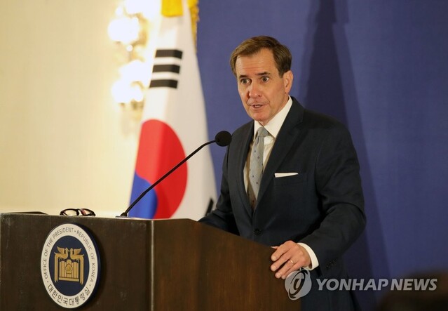 ▲ 윤석열 대통령이 미국을 국빈방문 중인 가운데 존 커비 미국 NSC 전략소통조정관이 25일 오전(현지시각) 워싱턴DC 한국기자단 프레스센터에서 브리핑하고 있다.ⓒ연합뉴스