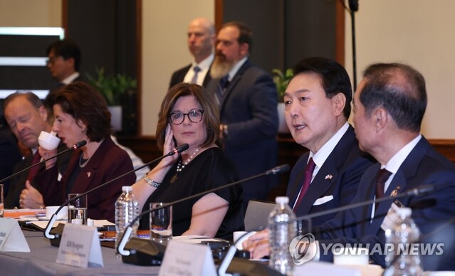 ▲ 미국을 국빈 방문한 윤석열 대통령이 25일(현지시각) 워싱턴DC 미국 상공회의소에서 열린 한미 비즈니스 라운드테이블에서 모두발언하고 있다.ⓒ연합뉴스