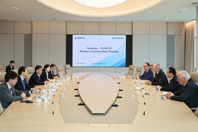 ▲ 포스코와 지멘스가 25일 포스코센터에서 비즈니스 협력 방안에 대해 논의하고 있는 모습. ⓒ포스코