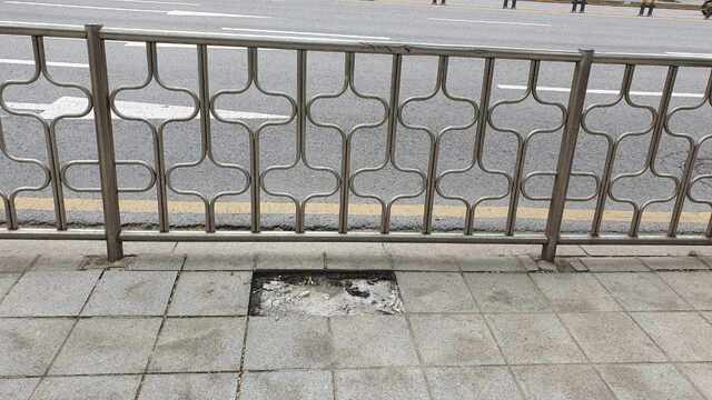 ▲ 집회 당일 새벽 누군가에 의해 표석이 송두리째 뽑혀있는 모습ⓒ자유대한호국단