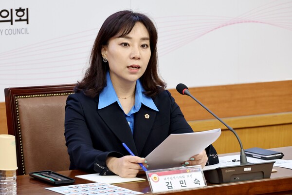 ▲ 김민숙 대전시의회 의원(민주당)이 25일 ‘학교 행정실 업무경감 방안 모색 정책간담회’를 개최했다.ⓒ대전시의회