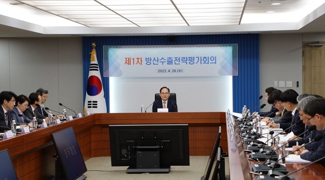 ▲ 임종득 국가안보실 제2차장이 26일 서울 용산 대통령실 청사에서 제1차 방산수출전략평가회의를 주재하고 있다.ⓒ대통령실 제공