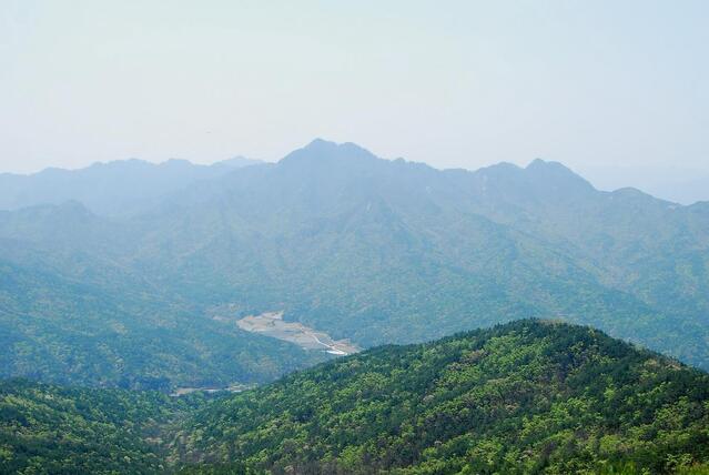 ▲ 투구봉에서 바라본 군자산.ⓒ진경수 山 애호가