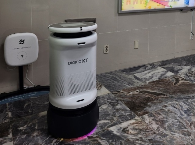 ▲ 진천군보건소에 도입된 인공지능(AI) 방역로봇.ⓒ진천군