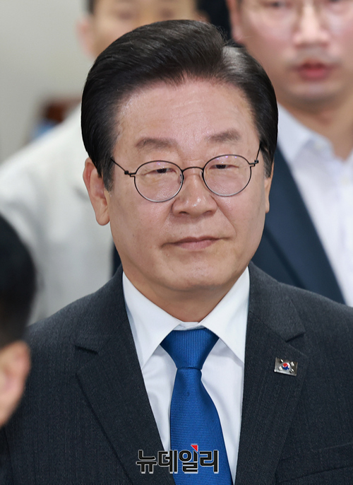 ▲ 이재명 더불어민주당 대표가 지난 14일 오전 서울 서초구 중앙지법에서 열린 네 번째 공판에 출석하기 위해 법정으로 이동하고 있다. ⓒ정상윤 기자