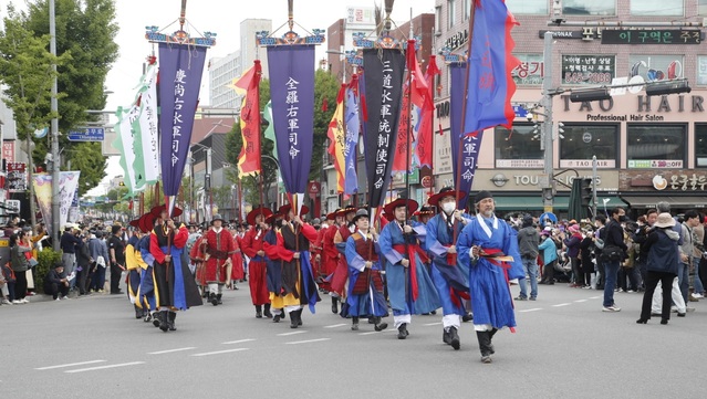 ▲ 아트밸리 아산 제62회 성웅 이순신 축제가 30일 폐막됐다. 사진은 장군의 출정행렬.ⓒ아산시