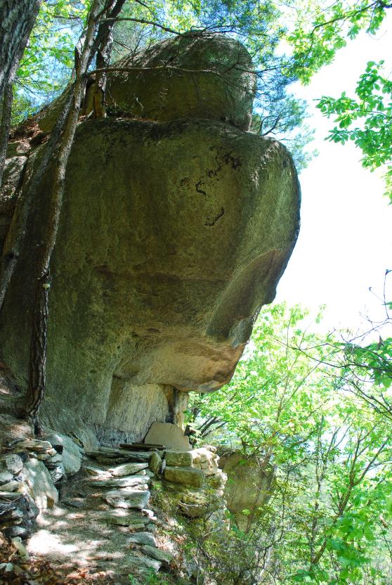 ▲ 원통암 뒤편에 위치한 나옹선사 석굴.ⓒ진경수 山 애호가