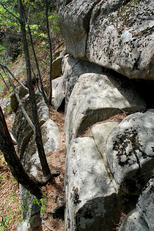 ▲ 영인봉을 오르는 암벽 트래버스 구간.ⓒ진경수 山 애호가