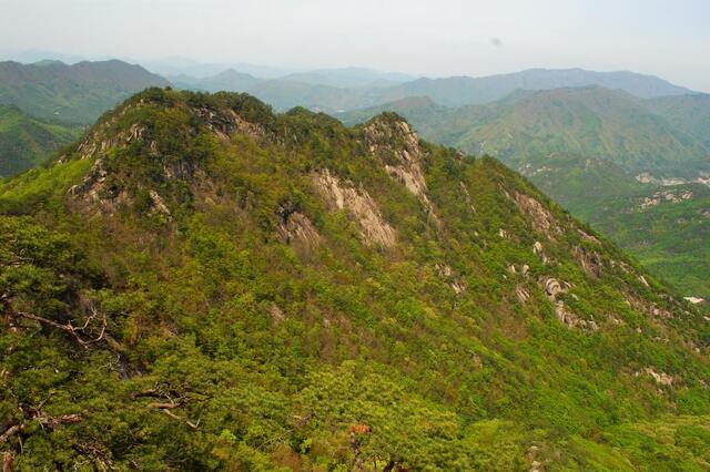 ▲ 침니 바위에 올라 바라본 영인봉 능선.ⓒ진경수 山 애호가