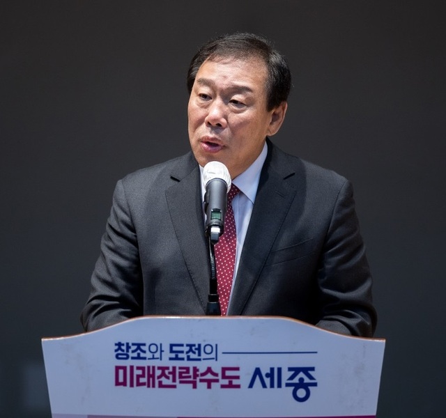 ▲ 최민호 세종시장이 1일 시청 여민실에서 열린 '5월 직원소통의 날 행사'에서 인사말을 하고 있다.ⓒ세종시