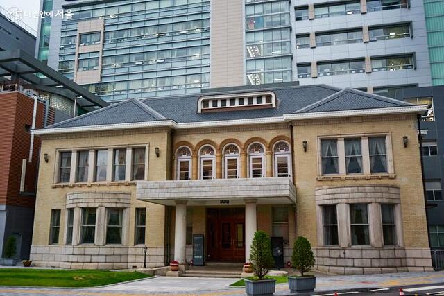 ▲ 경교장의 현재모습. 금광왕 최창학이 지은 별장 '죽첨장'을 임시정부에 재공하였다.(자료사진)