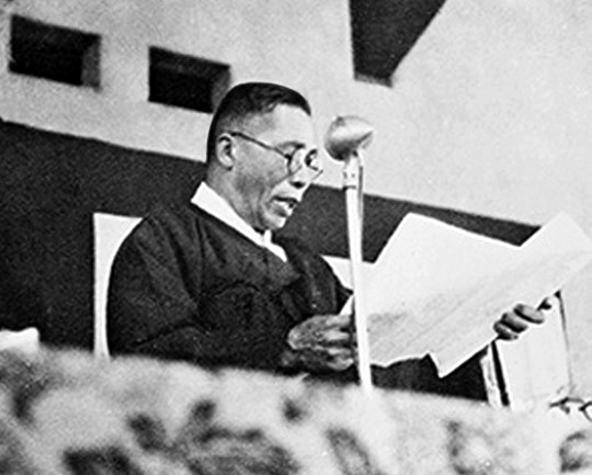 ▲ 임시정부 환영식에서 연설하는 김구(자료사진).