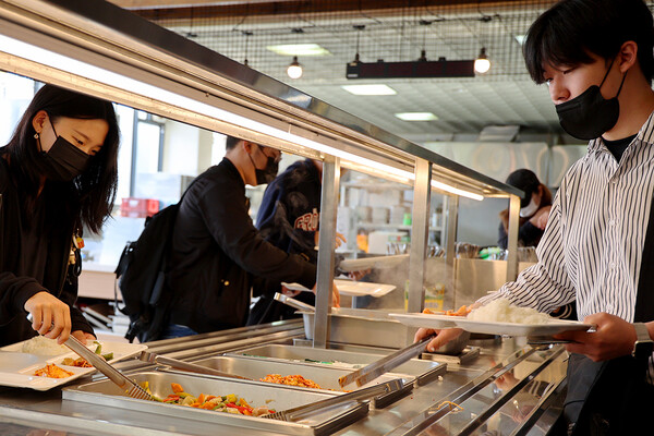 ▲ 목원대가 2일 첫 시행한 ‘천원의 아침밥’이 배식 30분 만에 동이 났다.ⓒ목원대