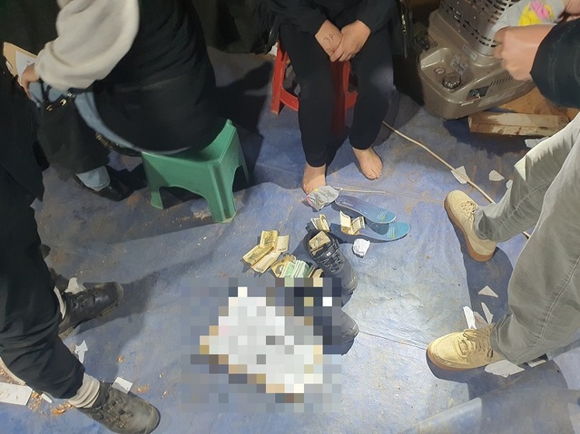▲ 경찰이 산도박 현장에서 압수한 증거물.ⓒ충남경찰청